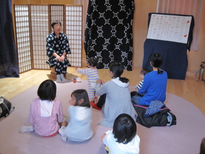 H26図書館まつり　ほうき民話の会