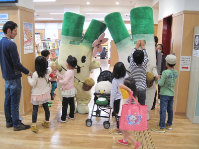 H26図書館まつり　ヨネギーズ