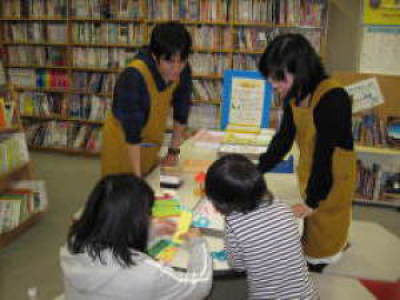 H22年子ども読書しおり作り