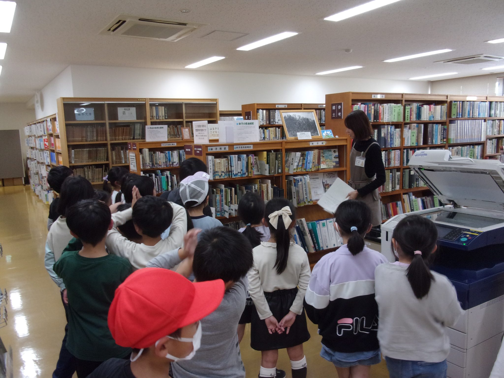 米子市立図書館 ようこそ！小学2年生のみなさん！【10月学校見学】
